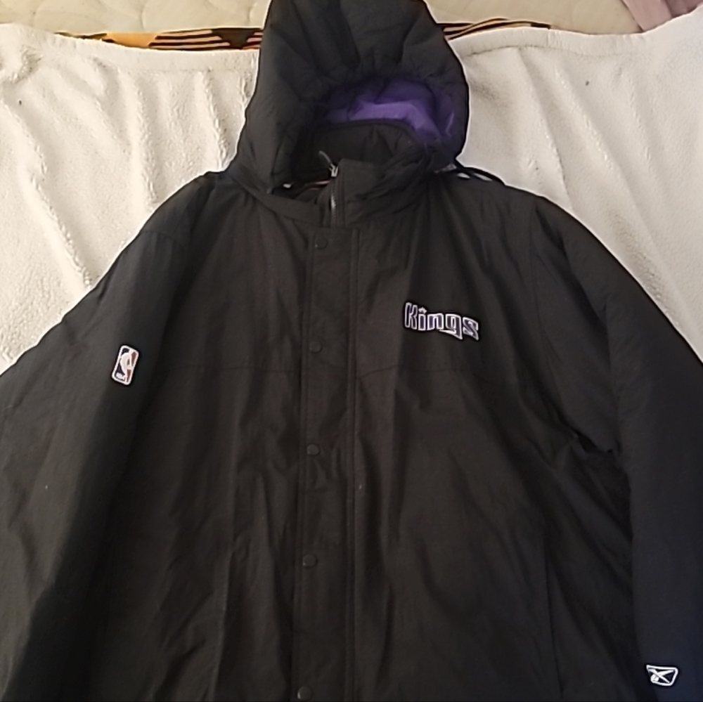 Sacramento Kings VTG Reebok Men's 2XL Heavy Winter Puffer Jacket Removable Hood